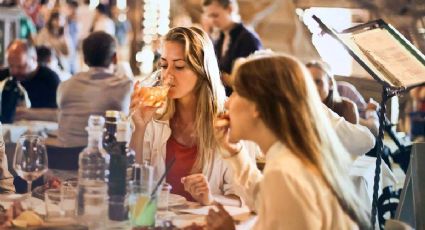 3 cosas que nunca deberías hacer en un restaurante (y que probablemente haces)