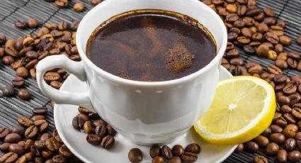 Café con limón: ¿Qué beneficios tiene la bebida caliente de moda?