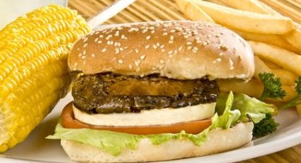 ¿Con hambre? Haz una hamburguesa saludable con portobello y mozzarella