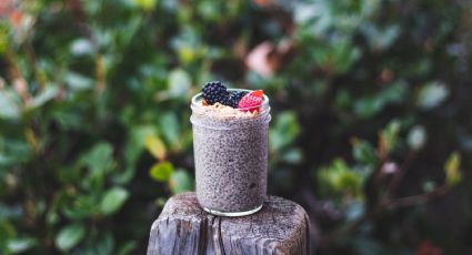 Receta fácil: Saborea un pudín de chía, avena y frutos rojos para desayunar