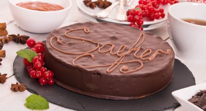 Prepara la auténtica tarta sacher con bizcocho de chocolate