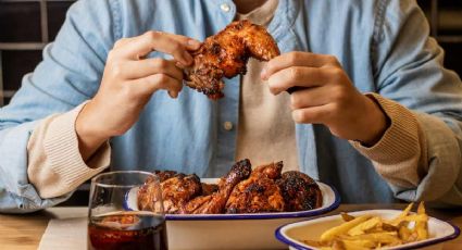 Así es como debes comer el pollo según los protocolos de etiqueta