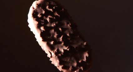 Prepara paletas heladas cubiertas de chocolate al estilo magnum