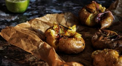 La receta para hacer patatas chafadas del chef Pablo Albuerne que debes probar