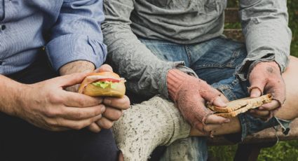 ¿Cómo comer una hamburguesa correctamente?