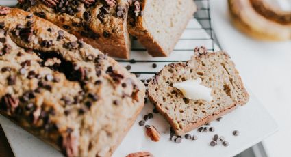 ¿Antojo de bizcocho? Disfruta de un pan de plátano (saludable) en 6 pasos