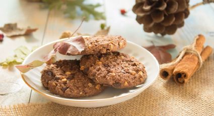 Prepara las mejores galletas de avena con plátano y chocolate, perfectas para el picoteo