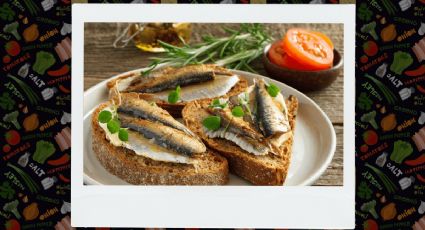 Ideas de desayuno proteico: Tostada integral con sardina ahumada