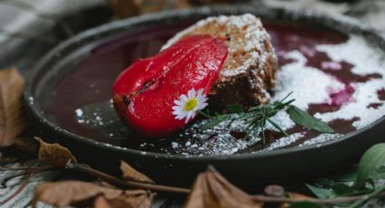 Sirve estas peras al vino tinto en tu próxima cena navideña