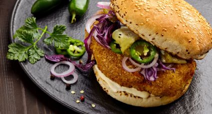 La mejor hamburguesa de pollo casera con guacamole para disfrutar la Super Bowl