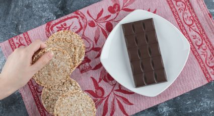 Postre saludable: Disfruta de una barra de arroz con chocolate bajo en azúcar