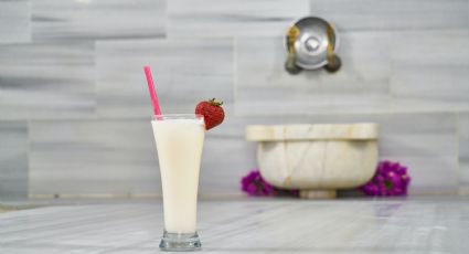 Haz un smoothie de vainilla y crema de cacahuate, el batido saludable ideal para comenzar el día