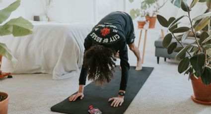 3 técnicas para hacer pilates en pared y ejercitar todo el cuerpo