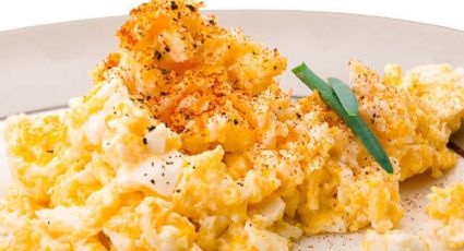 El truco para hacer huevos revueltos (cremosos) de Estrella Michelin en 15 minutos