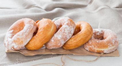 Prepara donuts, bizcocho y tortitas usando los mismos ingredientes.