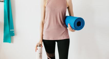 3 ejercicios de pilates que puedes hacer en casa para aumentar tu fuerza y equilibrio