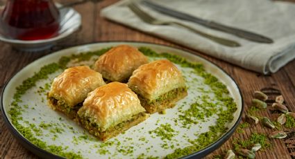 Eva Arguiñano nos muestra cómo preparar un baklava con pistachos y queso crema