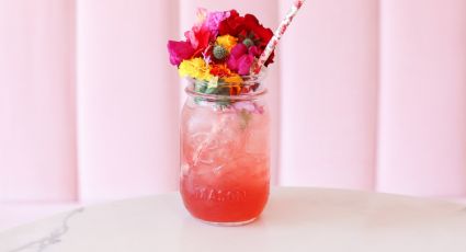 La mejor receta de limonada rosa para celebrar el mes del amor