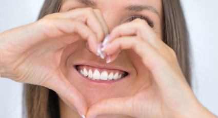 3 formas fáciles de blanquear los dientes y eliminar el sarro con bicarbonato de sodio