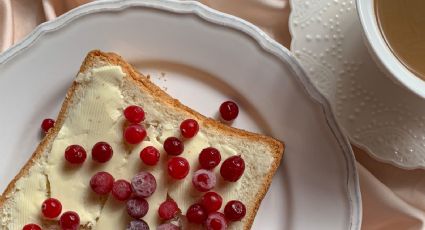 Así puedes hacer mantequilla casera de arándano y vino tinto para acompañar las tostadas de la mañana