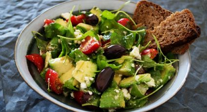 Dile adiós a la hinchazón después de  cenar con estas ensaladas frescas y ligeras