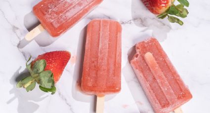 Prepara polos de fresas con crema para combatir el calor