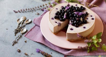 Cheesecake de lavanda: aprende a preparar el postre con esencia a primavera