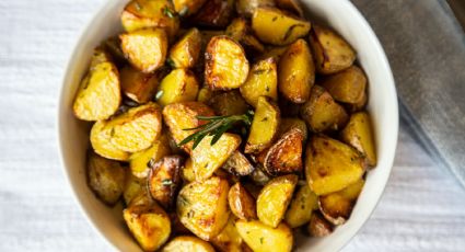 Inicia tu fin de semana con unas patatas a la parmesana, ideal para una maratón de películas