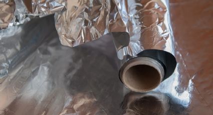 Truco con papel de aluminio para ahuyentar las palomas de la ventana