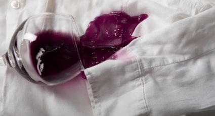 ¿Manchaste tu ropa con vino? Aquí te enseñamos cómo dejar tu ropa blanca y reluciente