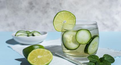 Disfruta las tardes calurosas con esta refrescante y deliciosa bebida de pepino y menta