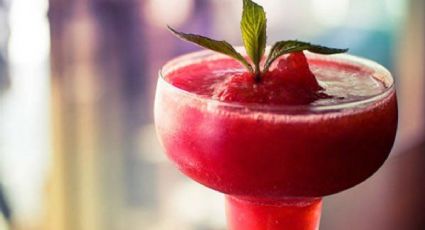 Coctelería: Una receta fácil para hacer un Daiquiri de fresa