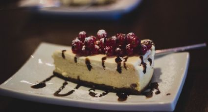 Una forma fácil y saludable de hacer una tarta de queso sin azúcar y en el microondas