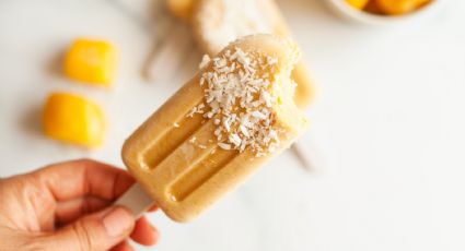 ¡Postre frío! Haz paletas heladas de cheesecake de mango para refrescarte en primavera