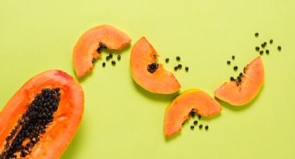 ¡No las tires! Reutiliza las cáscaras de papaya para cuidar de tu jardín con este fertilizante casero