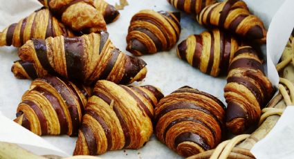 Prepara el mejor croissant de chocolate con únicamente dos ingredientes