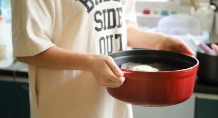 ¿Guardas tu comida en ollas? La razón por la que NO deberías hacerlo, según la ciencia