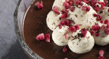 Disfruta de una natilla de chocolate para el postre con esta fácil receta