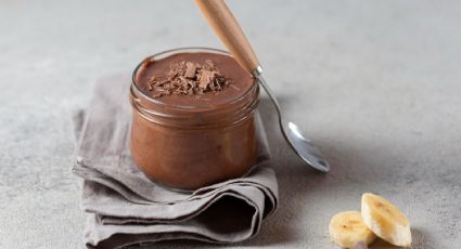 Prepara unas cremosas natillas de chocolate SIN HUEVO en menos de 30 minutos