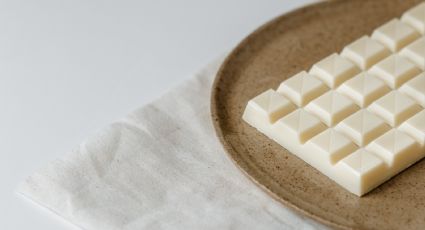 Haz tu propio chocolate blanco con 4 ingredientes (vegano y sin azúcar)