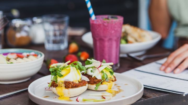 Aprende a hacer los huevos pochados perfectos con este truco del chef Chris Carpentier