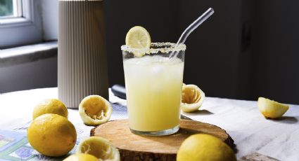 ¿Calor? Te damos la receta para preparar el agua con limón más cremosa de todas