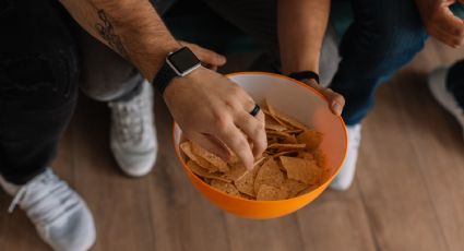 La forma más fácil para hacer chips de patatas en microondas (sin freír)