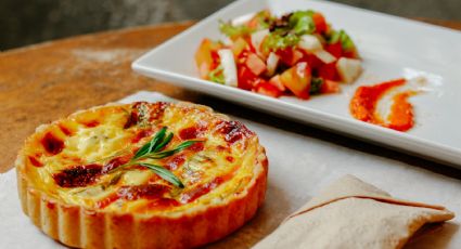 Receta fácil: Prepara una auténtica Quiche de cebolla, platillo que podrás disfrutar en solo 5 pasos