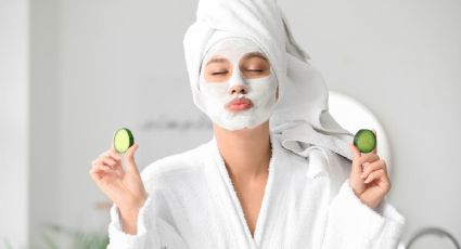 Elimina las ojeras del rostro con esta mascarilla refrescante de pepino y menta