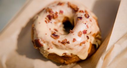 En tan solo 2 minutos prepara estas donuts sabor cinnamon rolls (sin harina y sin azúcar)