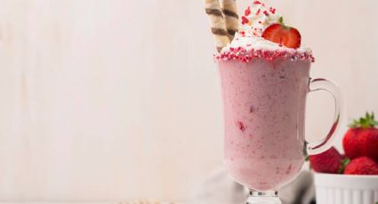 Malteada de fresa con solo 4 ingredientes, así la puedes preparar de forma fácil en casa