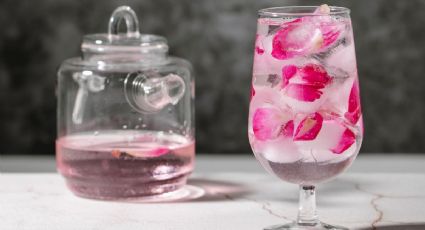 Agua de rosas: El mejor tónico capilar para un pelo hidratado y sin frizz