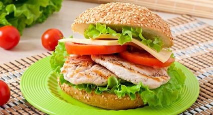 Prepara estas hamburguesas saludables de salmón sin harina y con solo 5 ingredientes