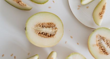 Aprovecha la cáscara de melón para hacer abono casero para plantas y suculentas